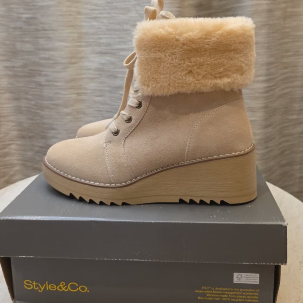Style Co Womens Iggyy Lace-Up Wedge Booties Sand color